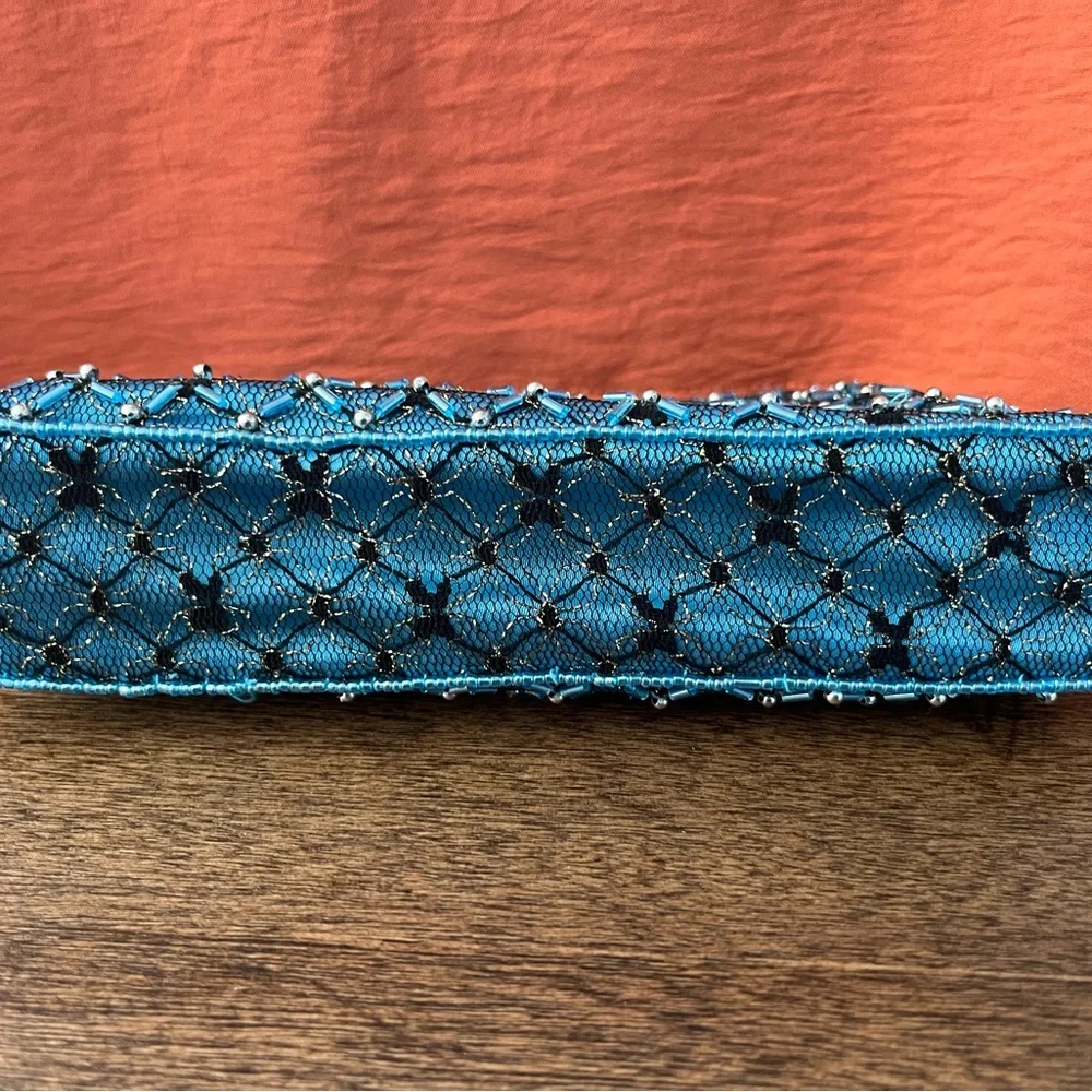 NEW MONI COUTURE BEADED CLUTCH PURSE - Picture 3 of 7